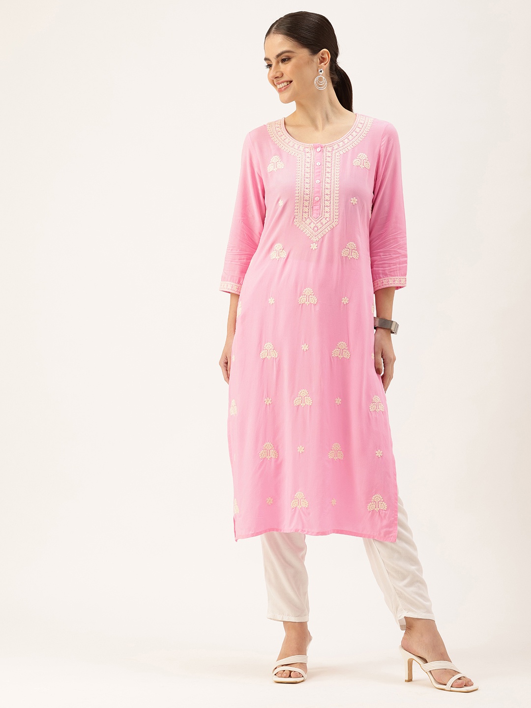 

AMUKTI Ethnic Motifs Embroidered Thread Work Kurta, Pink