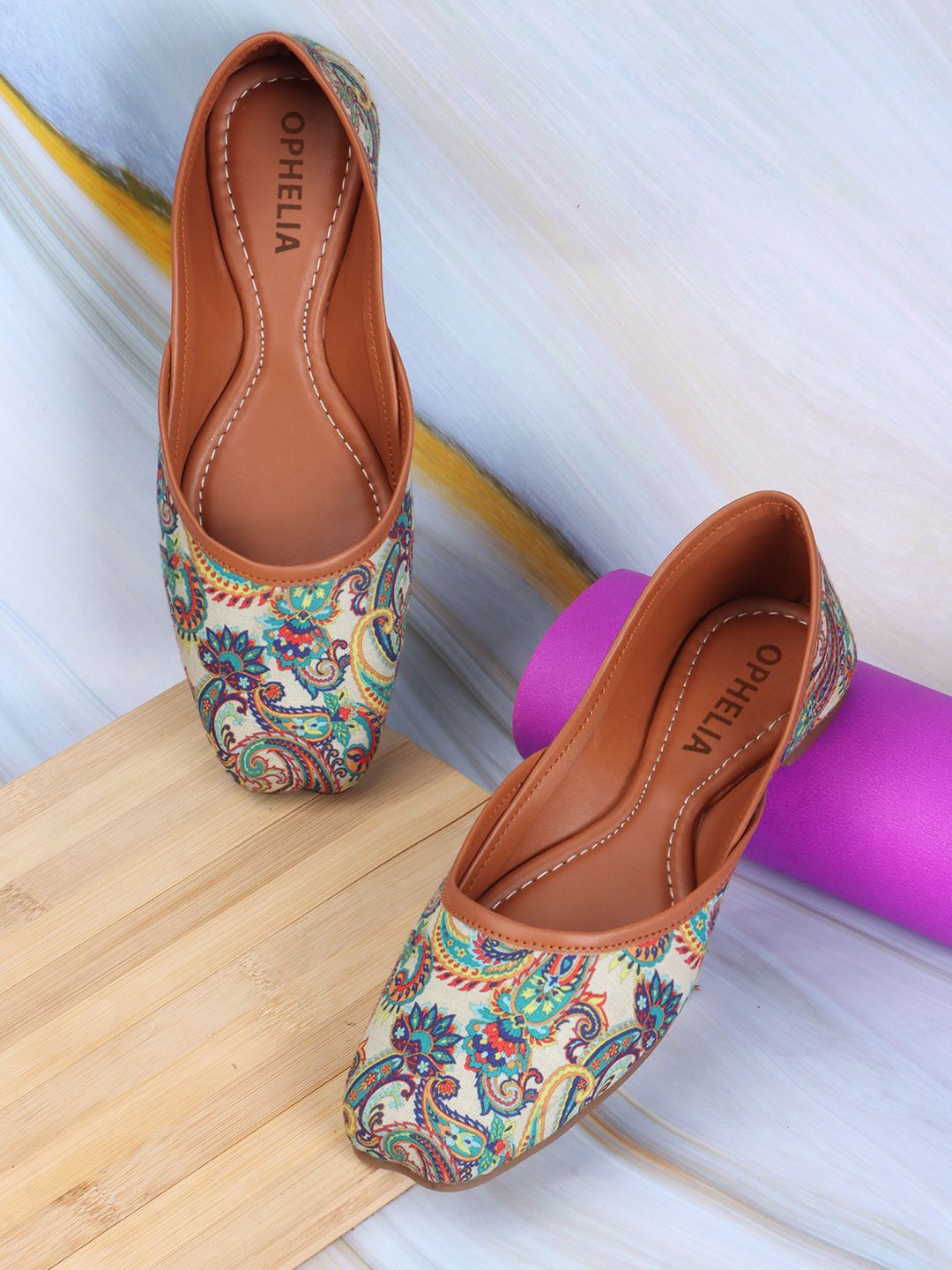 

OPHELIA Printed Round Toe Mojaris, Yellow