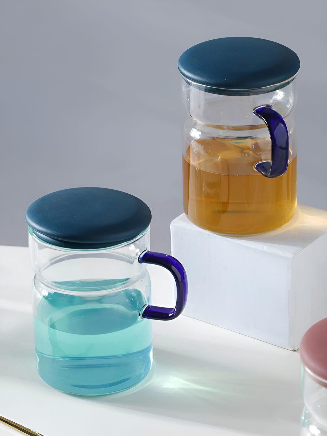 

Nestasia Transparent & Blue Glass Mug With Lid 450 ml