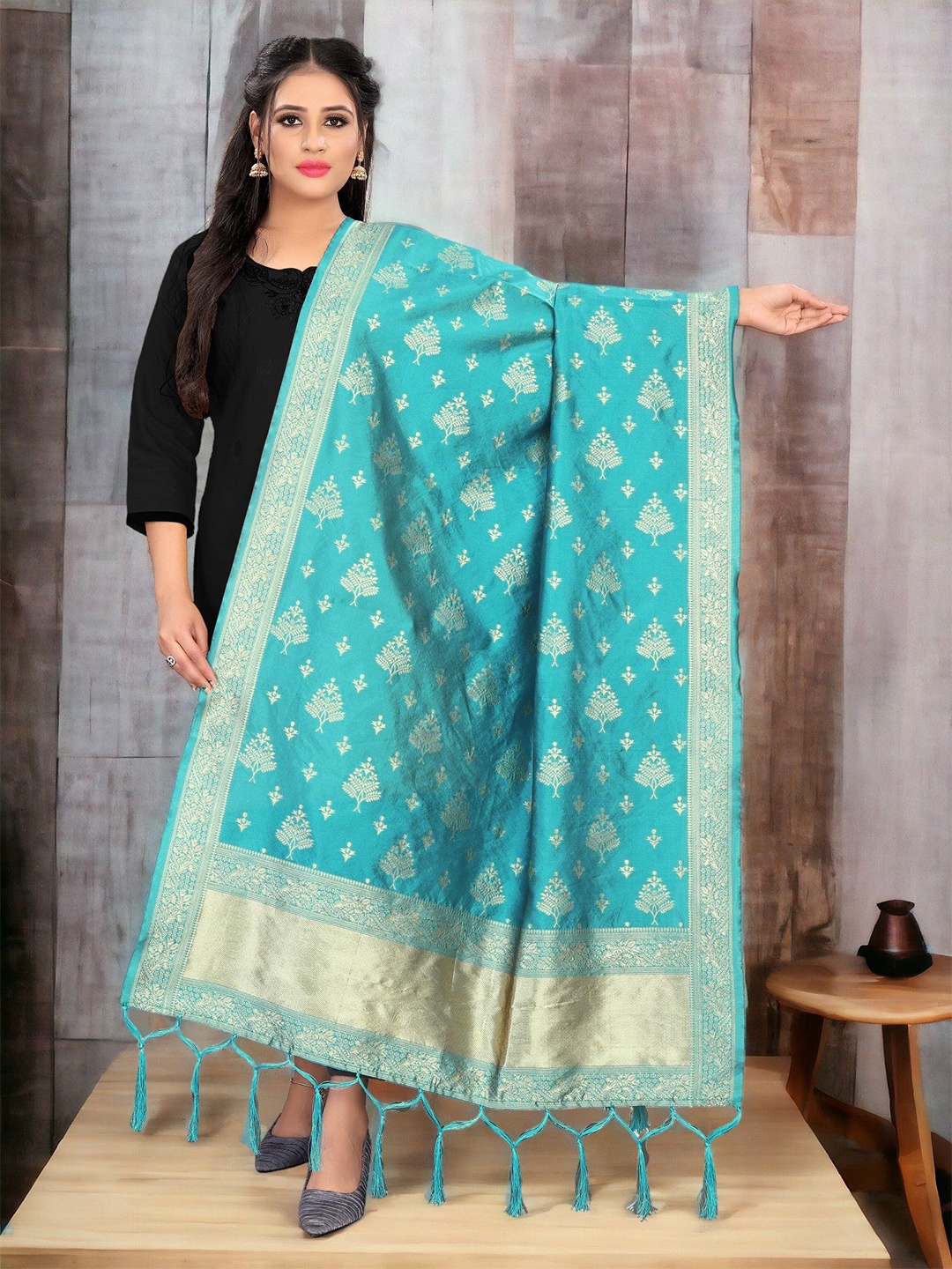 

CARTYSHOP Ethnic Motifs Woven Design Dupatta with Zari, Turquoise blue