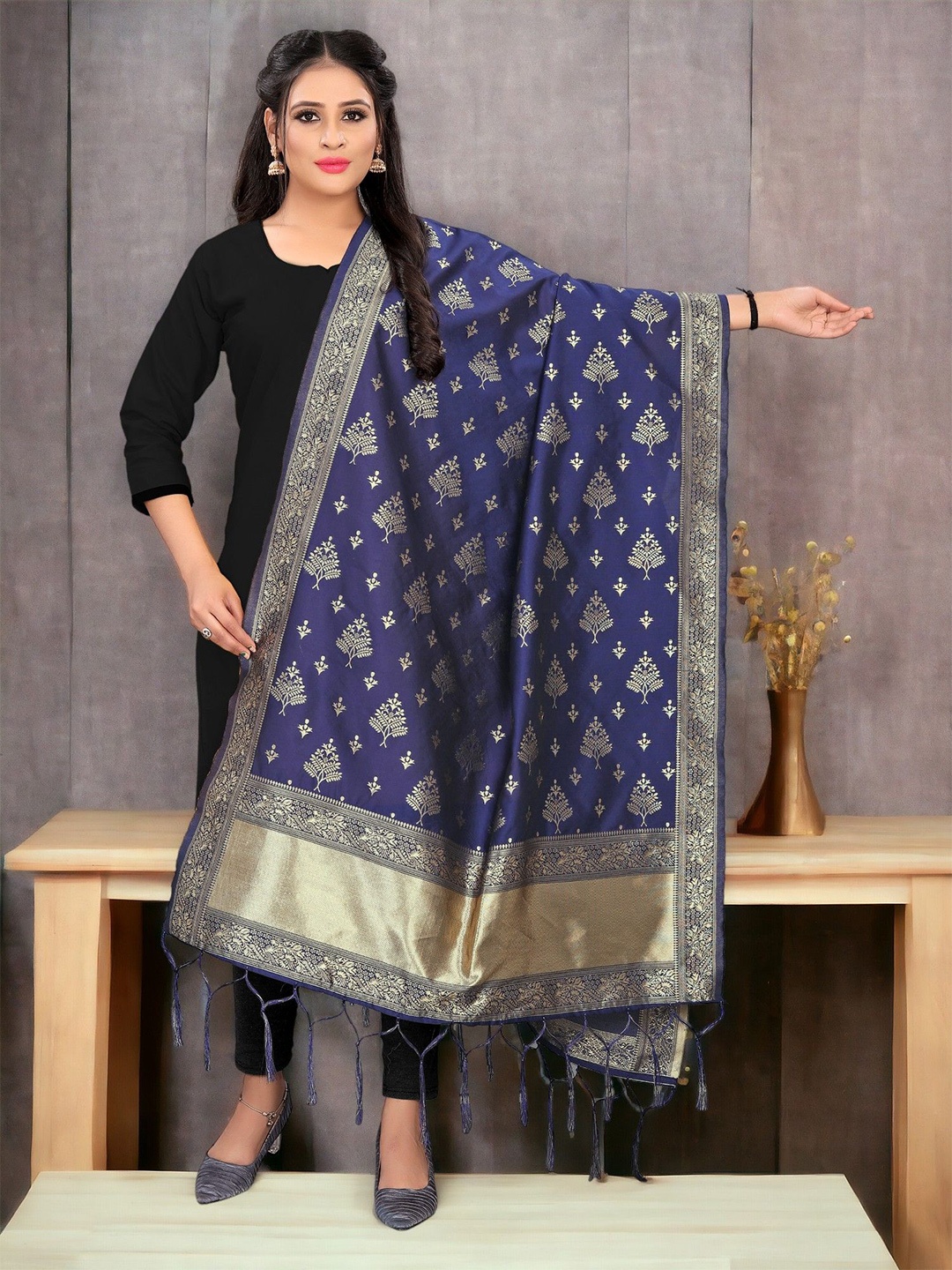 

CARTYSHOP Ethnic Motifs Woven Design Dupatta with Zari, Navy blue