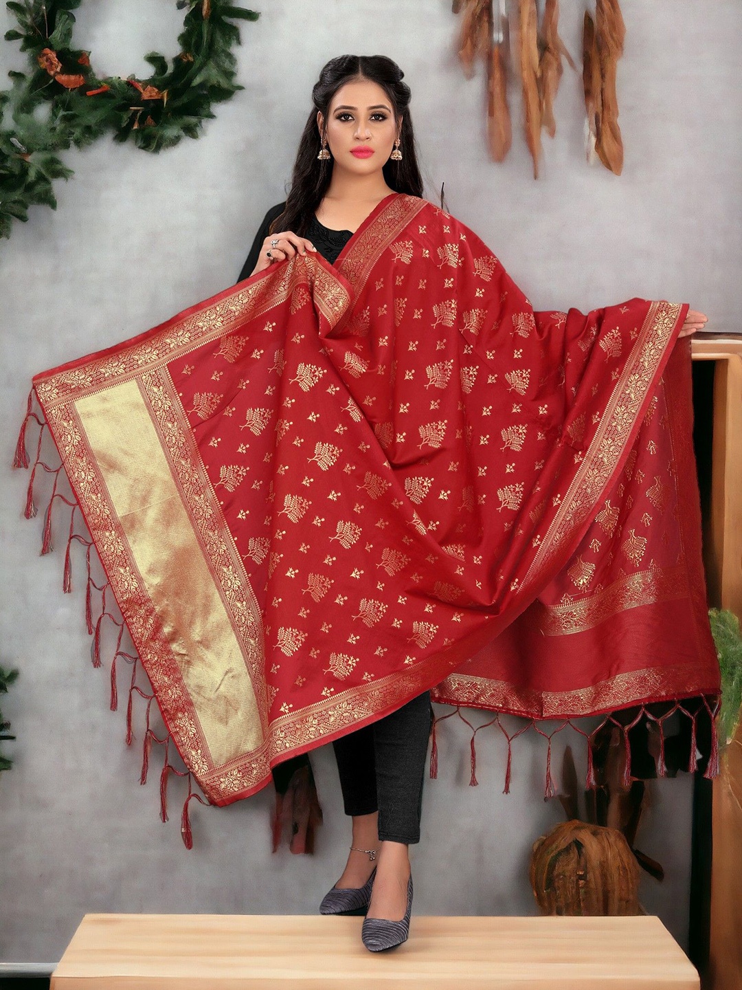 

CARTYSHOP Ethnic Motifs Woven Design Zari Dupatta, Red