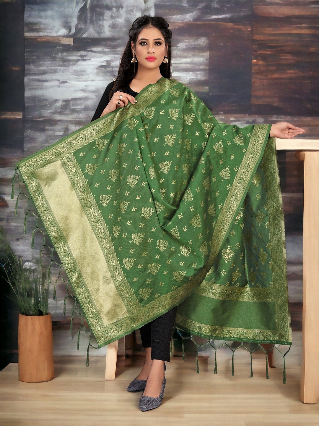 

CARTYSHOP Ethnic Motifs Woven Design Dupatta with Zari, Green