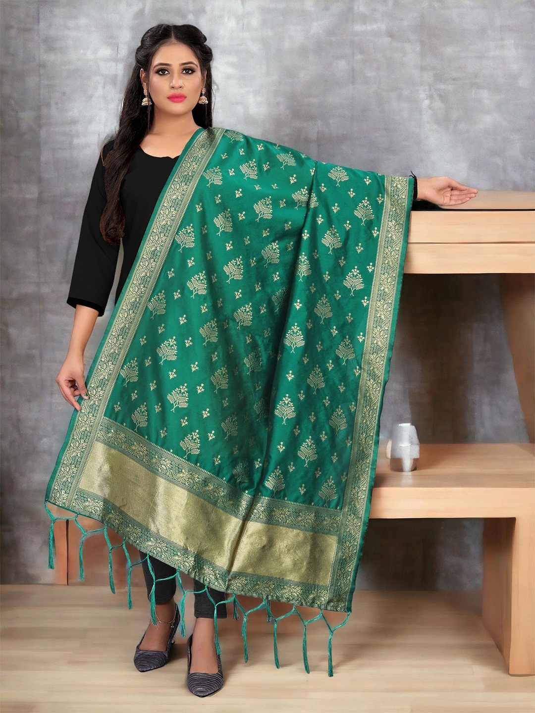 

CARTYSHOP Ethnic Motifs Woven Design Dupatta with Zari, Green