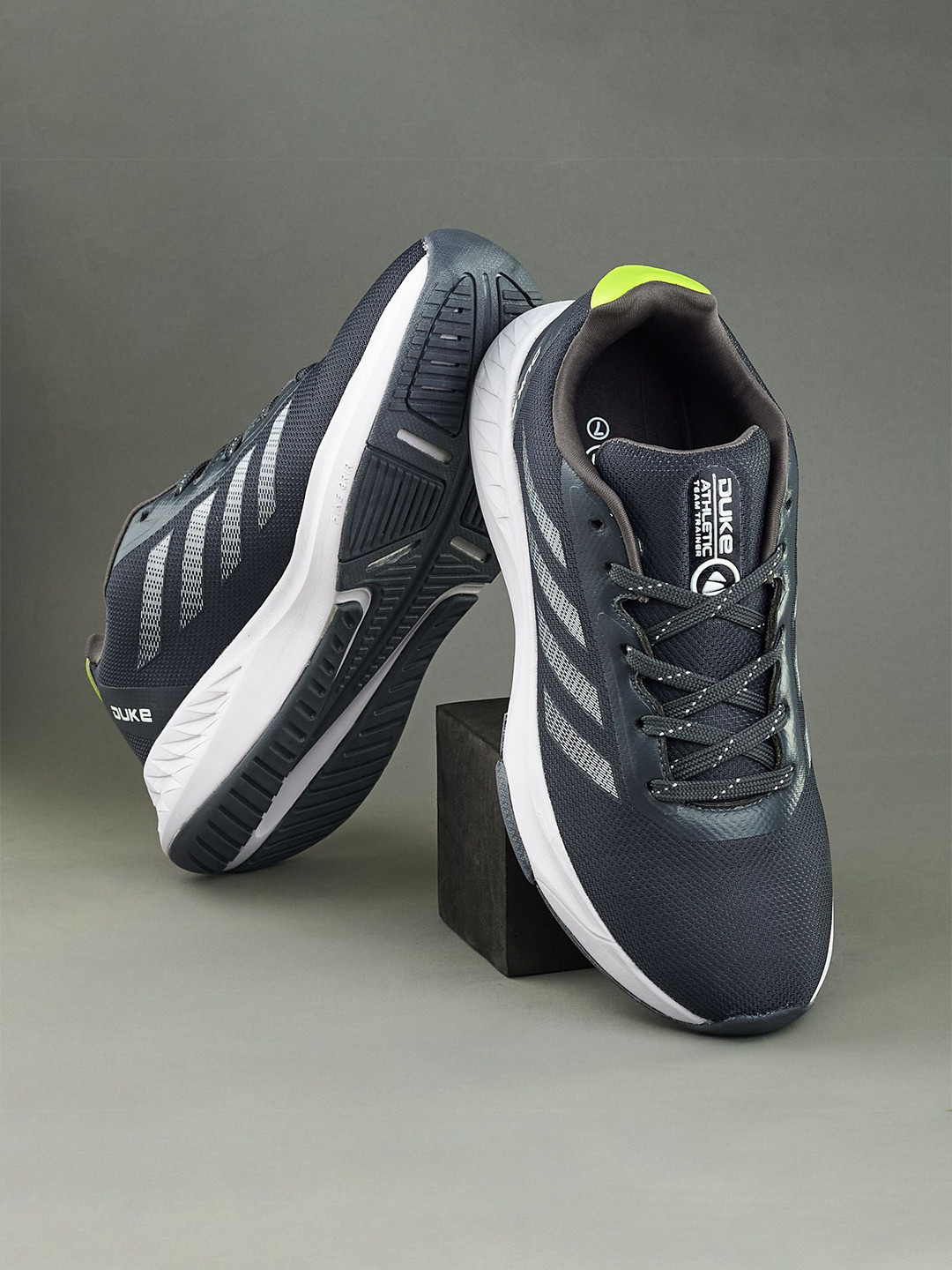 

Duke Men Resin-Print 3D Textile Training or Gym Shoes, Grey