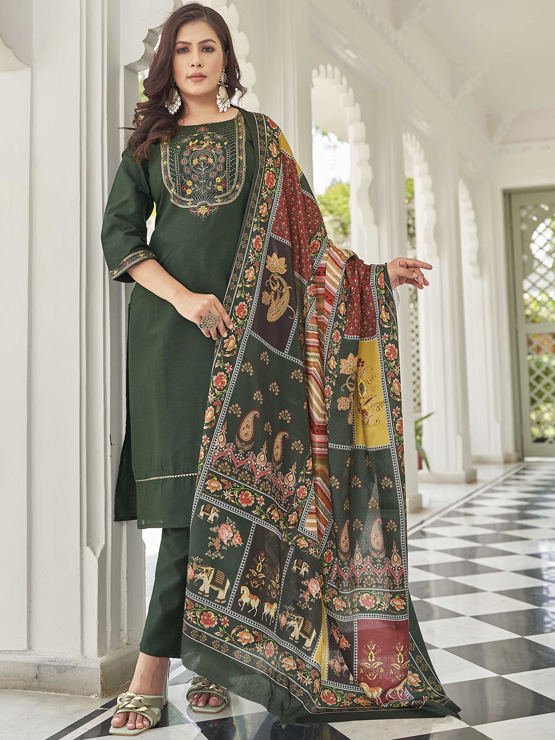 

TWINS LADY Ethnic Motifs Yoke Designed Straight Thread Work Kurta with Trousers & Dupatta, Green