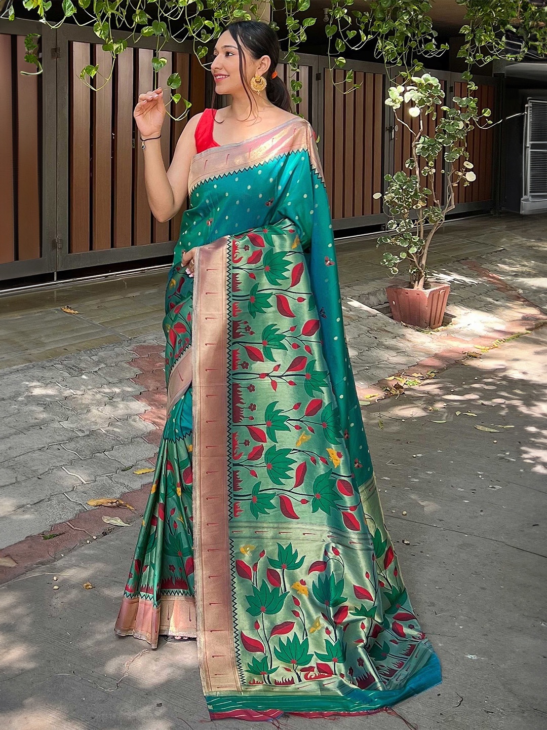 

Mitera Woven Design Zari Paithani Saree, Teal