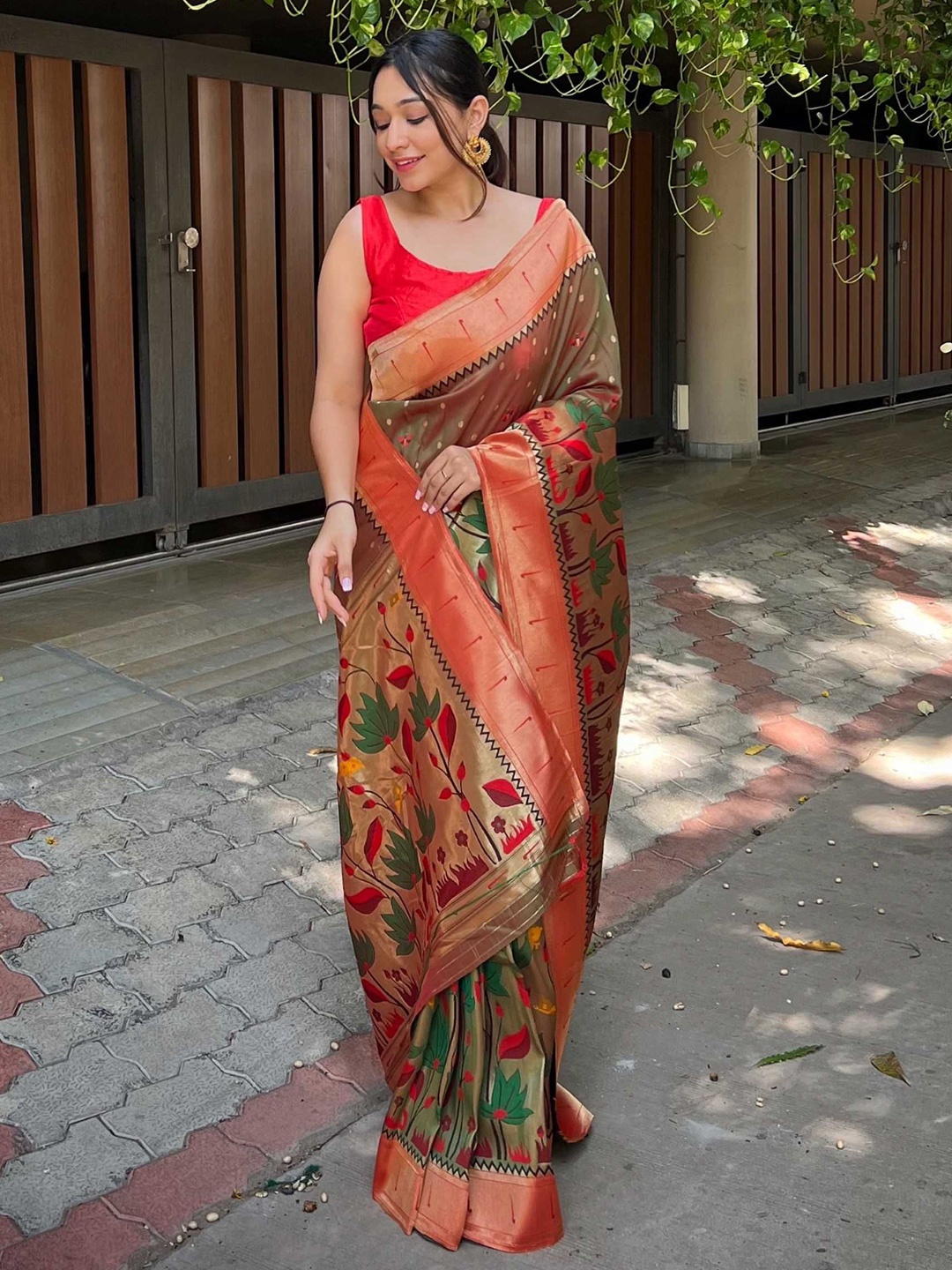 

Mitera Ethnic Motifs Zari Paithani Saree, Green