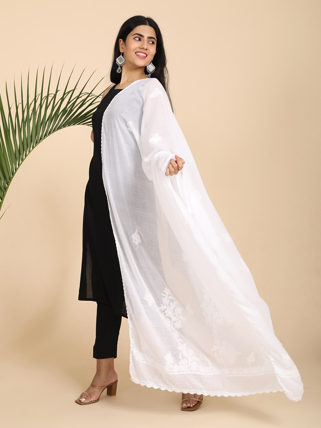 

HELLA FASHIONS Ethnic Motifs Embroidered Cotton Chikankari Dupatta, White