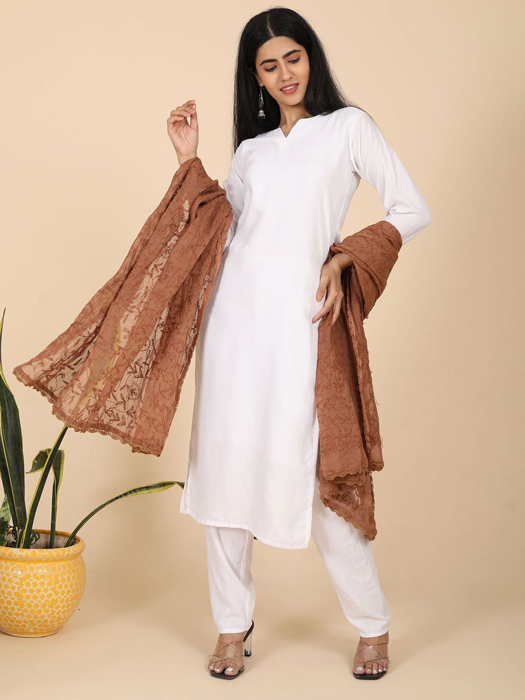 

HELLA FASHIONS Embroidered Cotton Chikankari Dupatta, Brown