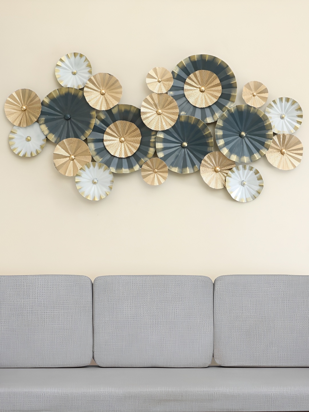 

vedas Grey & Gold Toned Textured Metal Wall Decor