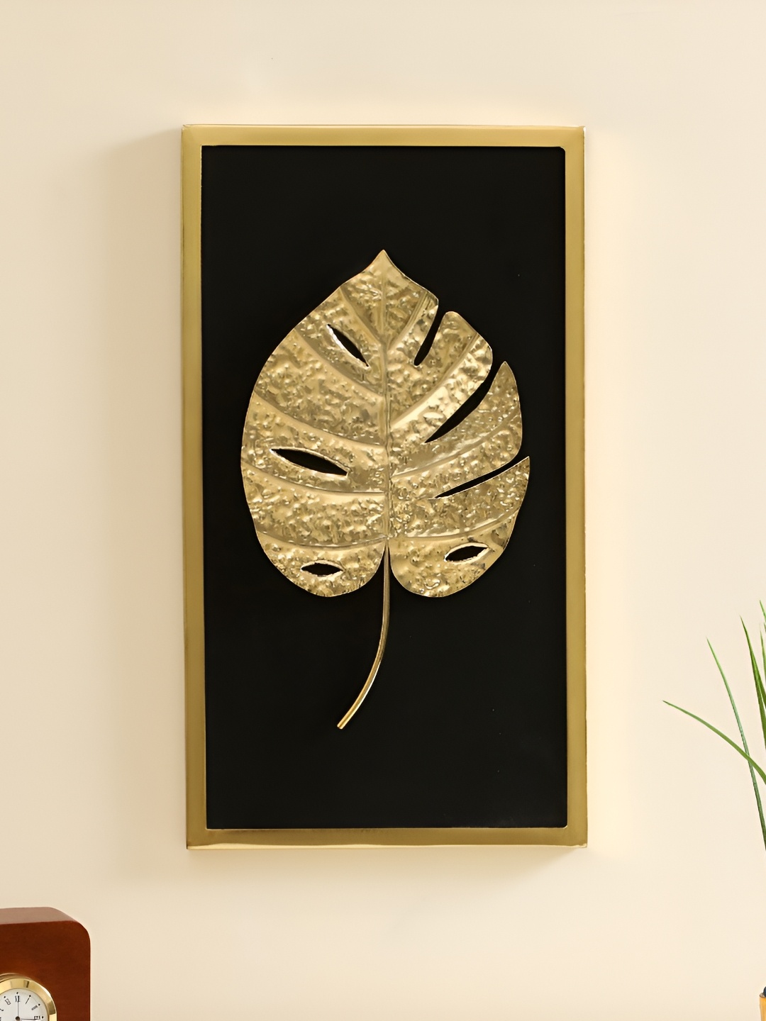 

vedas Black & Gold Toned Textured Metal Wall Decor