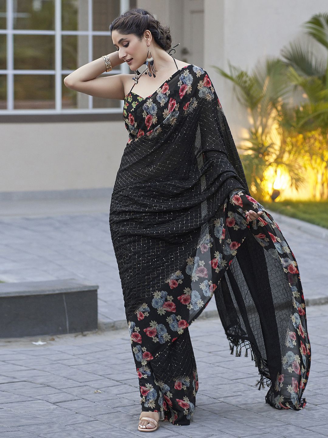 

Satrani Floral Sequinned Pure Georgette Saree, Black