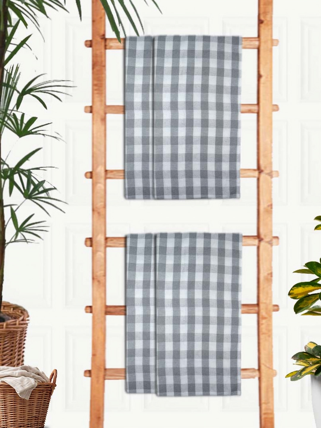 

Athom Living Grey & White 4 Pieces Printed Cotton 210 GSM Bath Towel