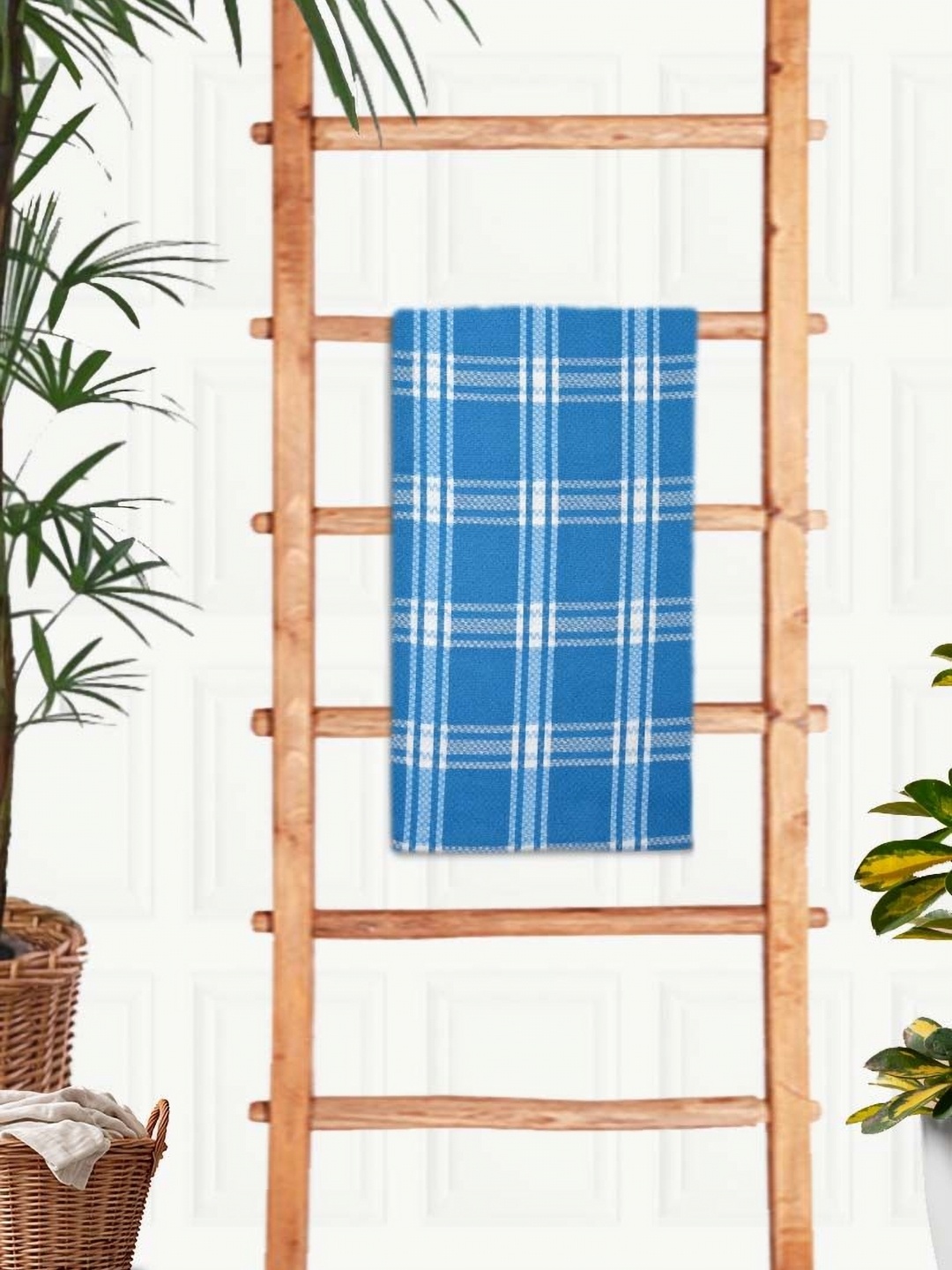 

Athom Living Blue & White Printed Cotton 210 GSM Bath Towel