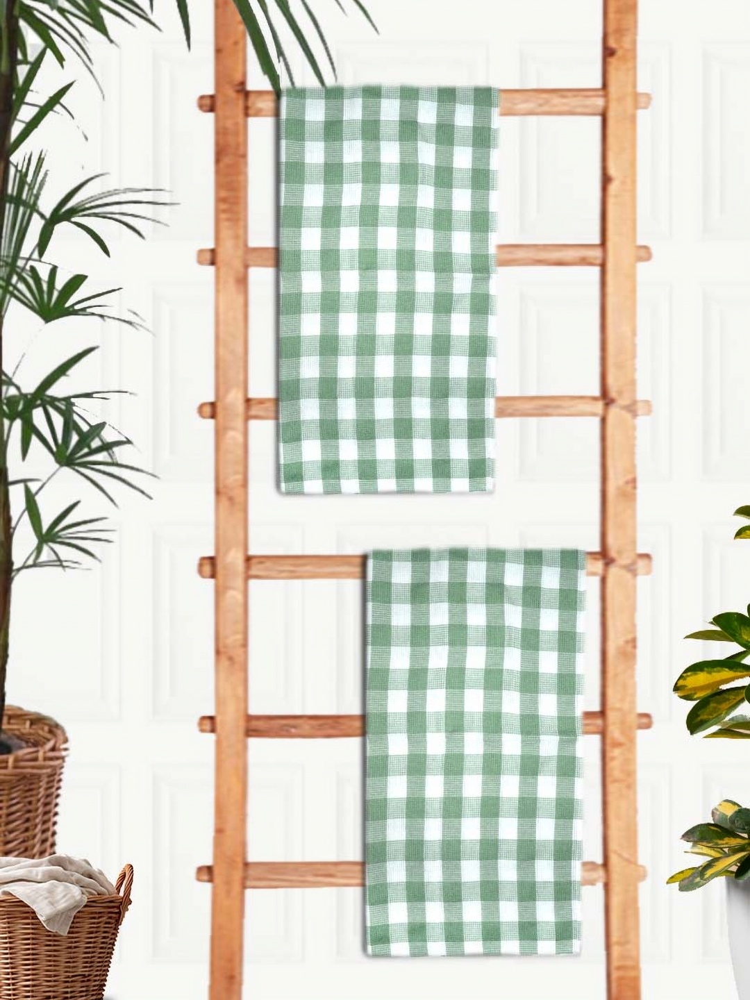 

Athom Living Green & White 6 Pieces Printed Cotton 210 GSM Bath Towels