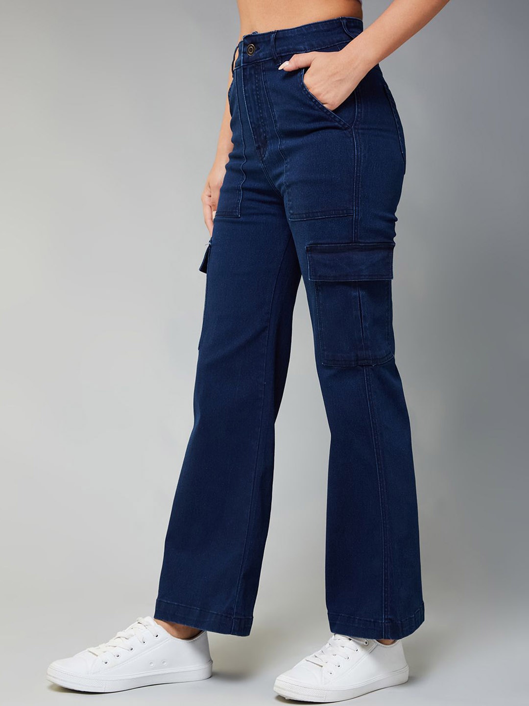 

DOLCE CRUDO Women Wide Leg High-Rise Clean Look Stretchable Cargo Jeans, Blue