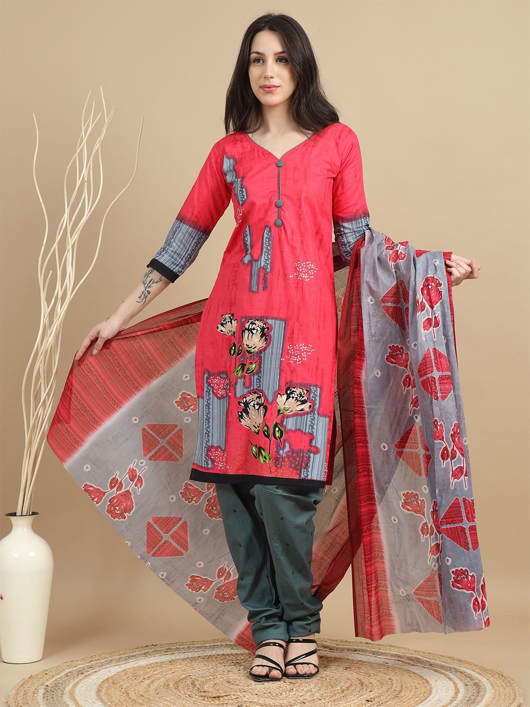 

MIRAAN Floral Printed Regular Pure Cotton Kurta with Churidar & Dupatta, Red
