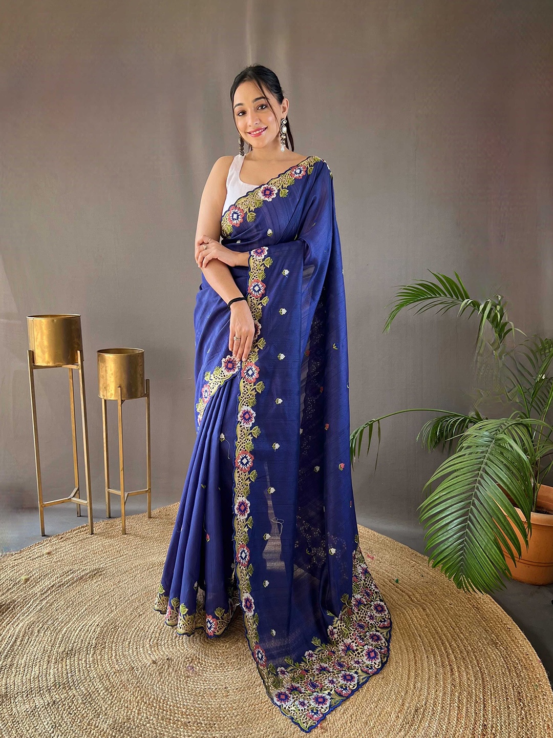 

Panzora Floral Embroidered Tussar Saree, Blue
