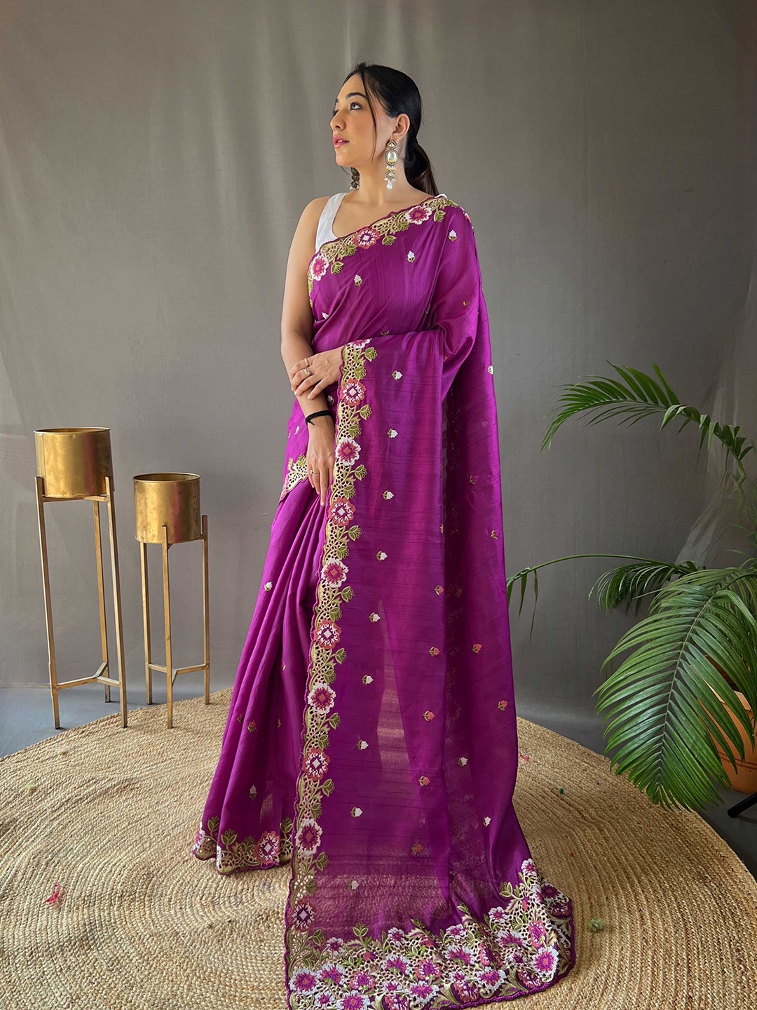 

Panzora Embellished Embroidered Tussar Saree, Purple