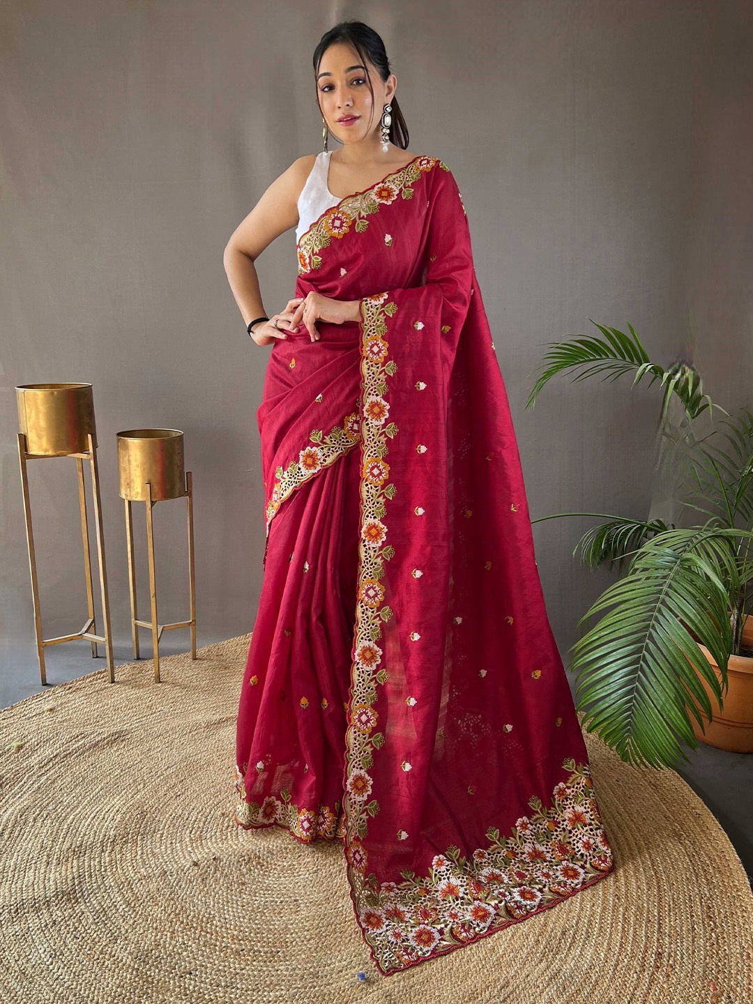 

Panzora Floral Embroidered Tussar Saree, Red