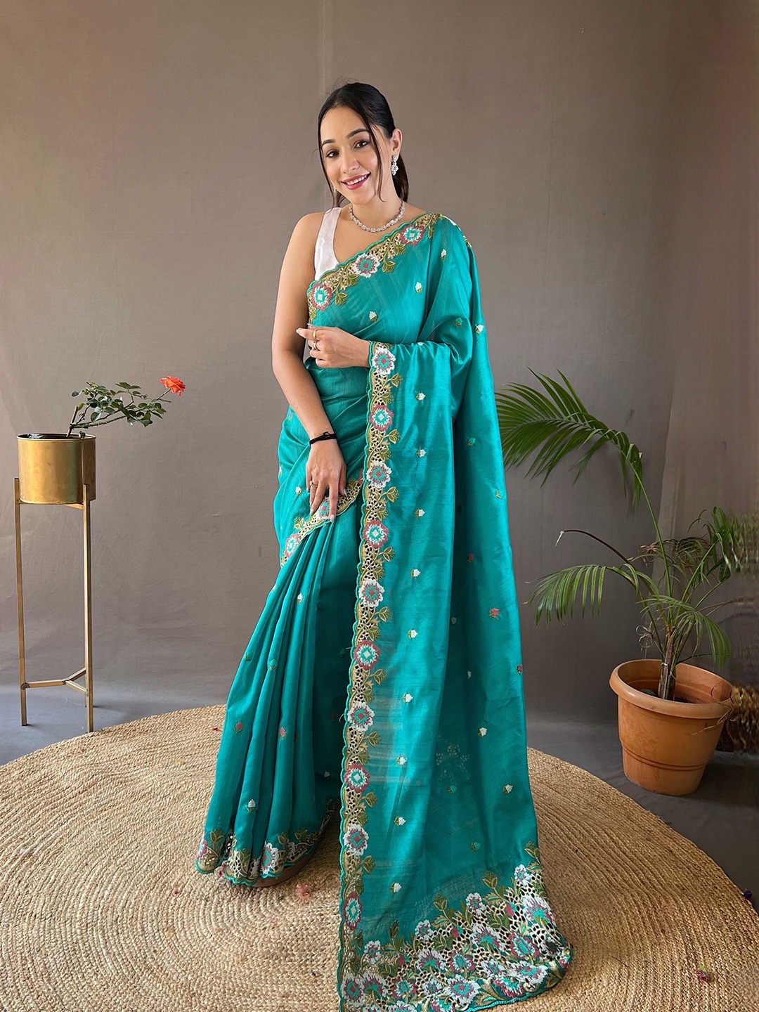 

Panzora Floral Embroidered Tussar Saree, Turquoise blue