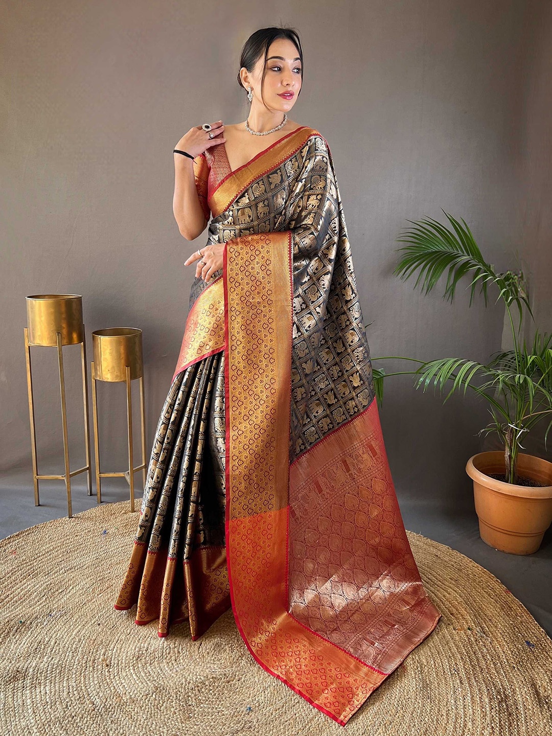 

Panzora Woven Design Zari Banarasi Saree, Black