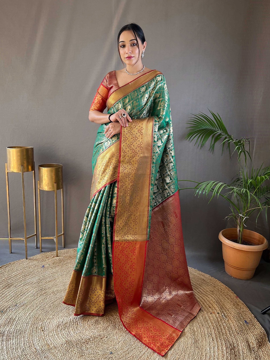 

Panzora Woven Design Zari Banarasi Saree, Green