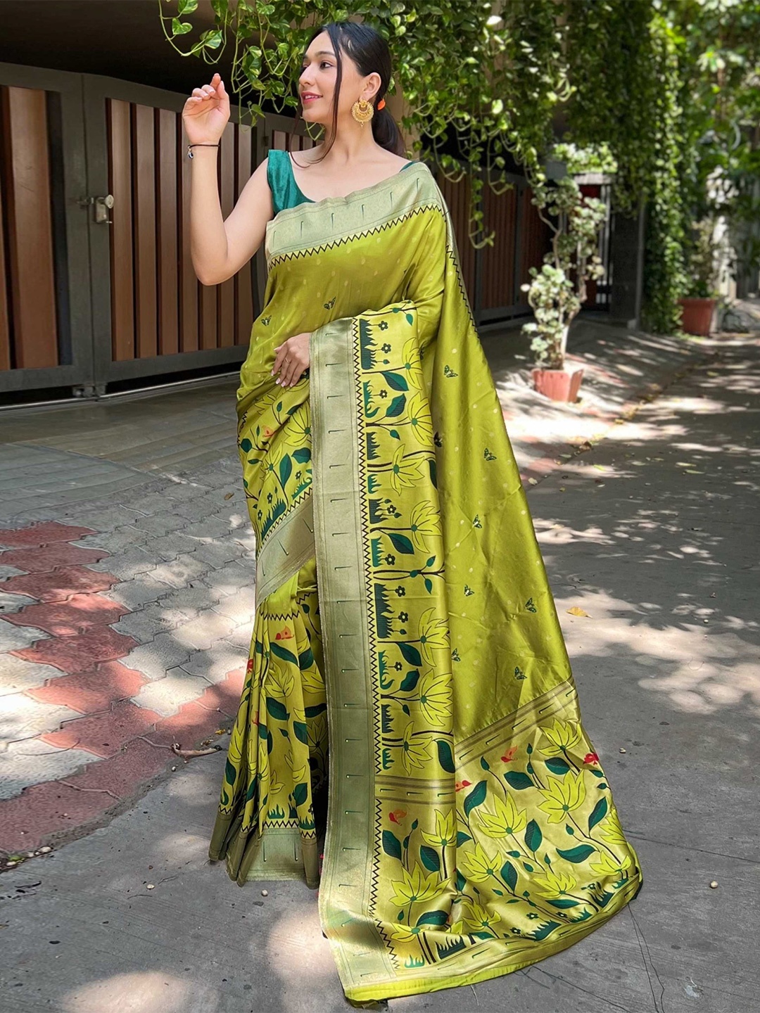 

Panzora Woven Design Zari Paithani Saree, Green