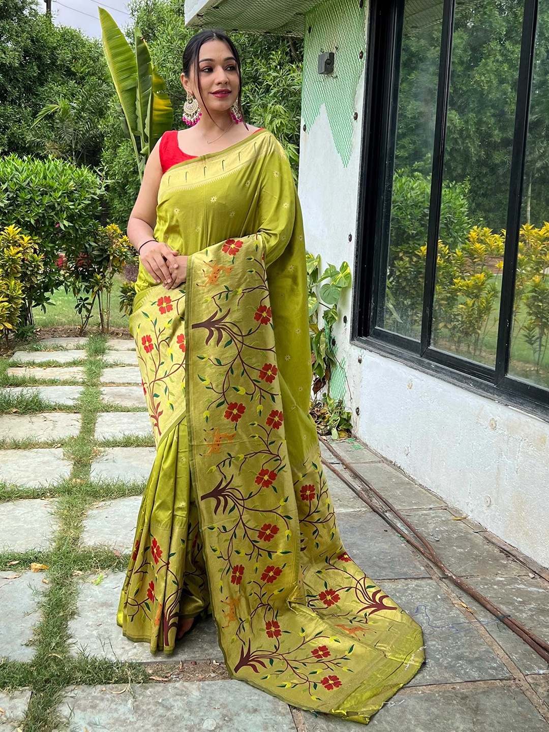 

Panzora Woven Design Zari Paithani Saree, Olive