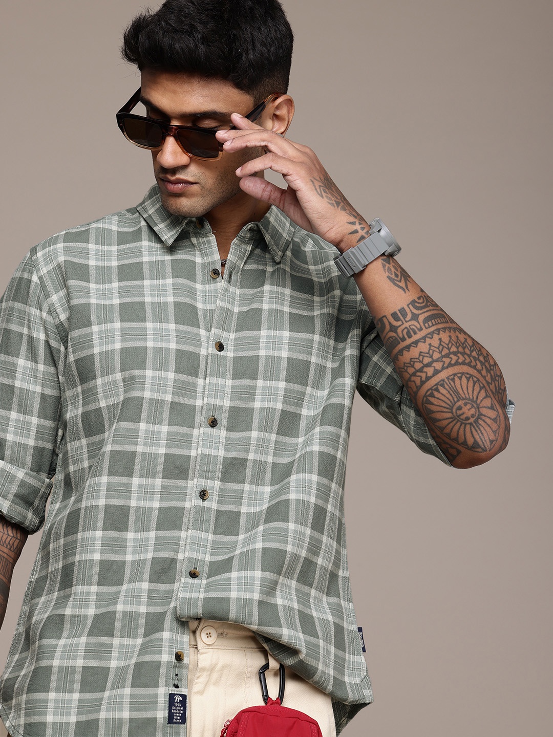 

The Roadster Lifestyle Co. Men Checked Pure Cotton Casual Shirt, Olive
