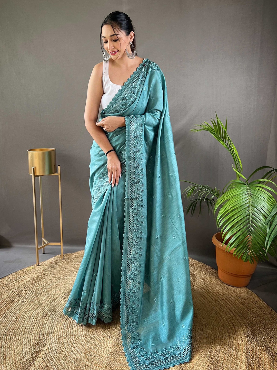 

Panzora Floral Embroidered Saree, Blue