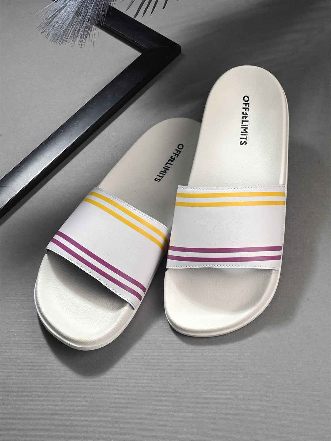 

OFF LIMITS Men Striped Sliders, Off white