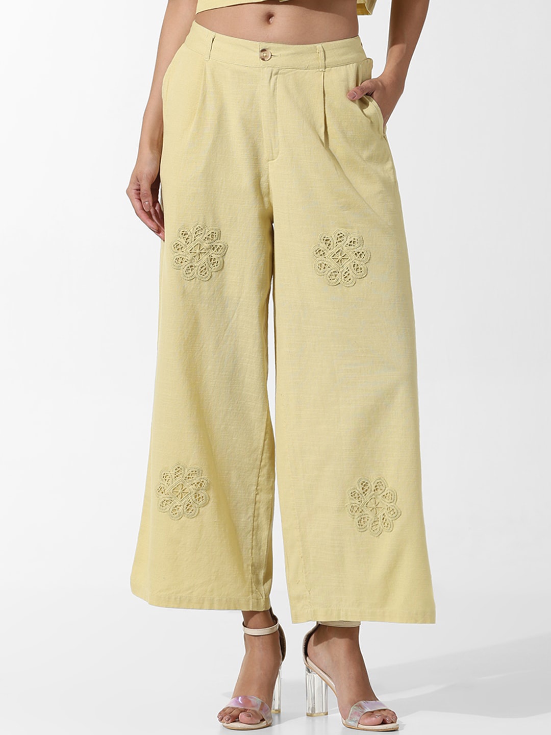 

ONLY ONLCORNEA Women Flared High-Rise Pleated Parallel Trousers, Yellow