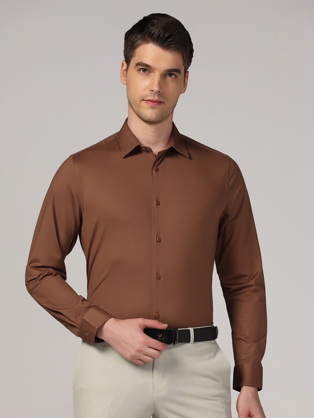 

Blackberrys Cutaway Collar Long Sleeves Slim Fit Cotton Formal Shirt, Brown