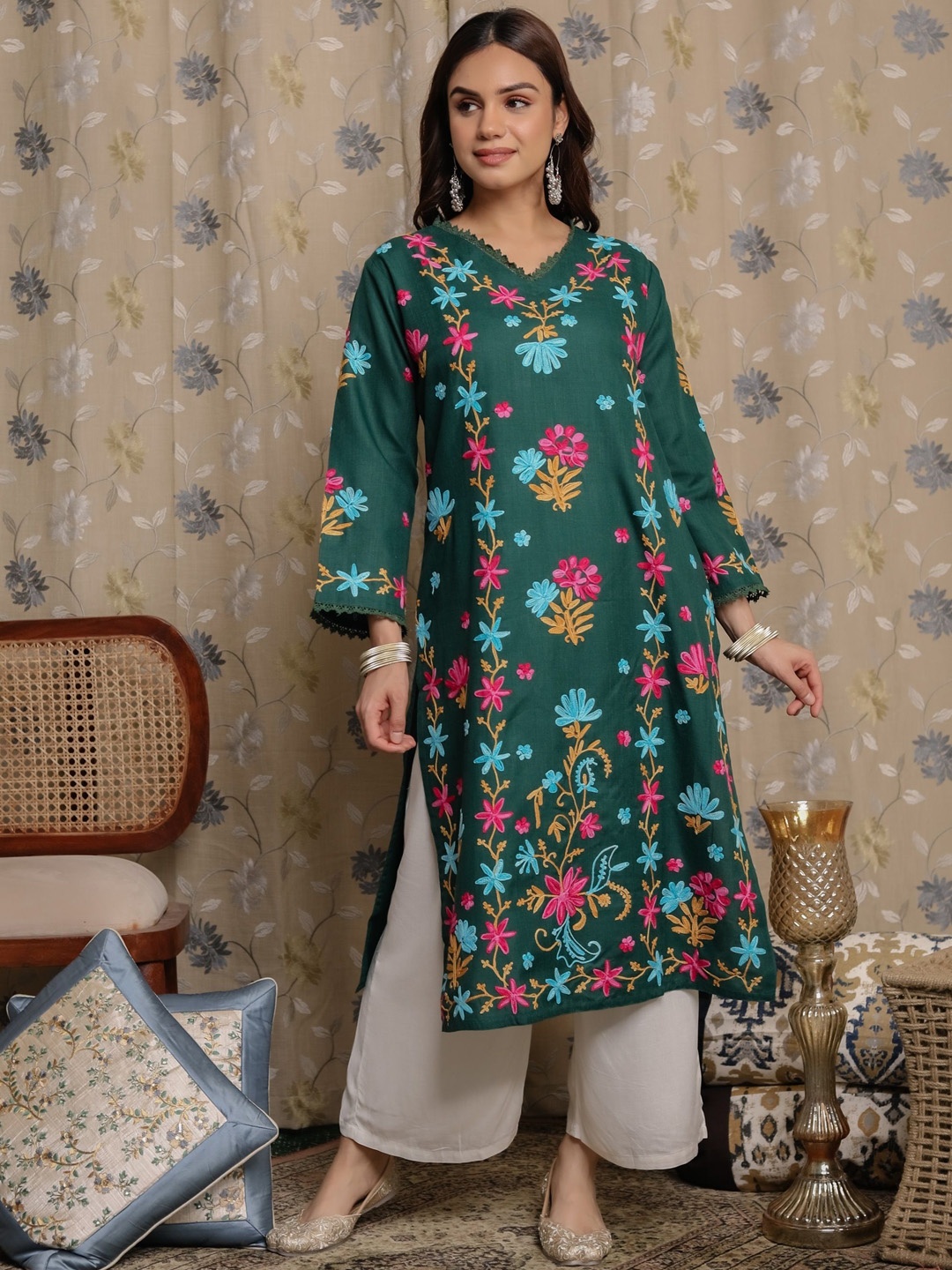 

HOUSE OF KARI Floral Embroidered Pastels Cotton Straight Kurta, Green