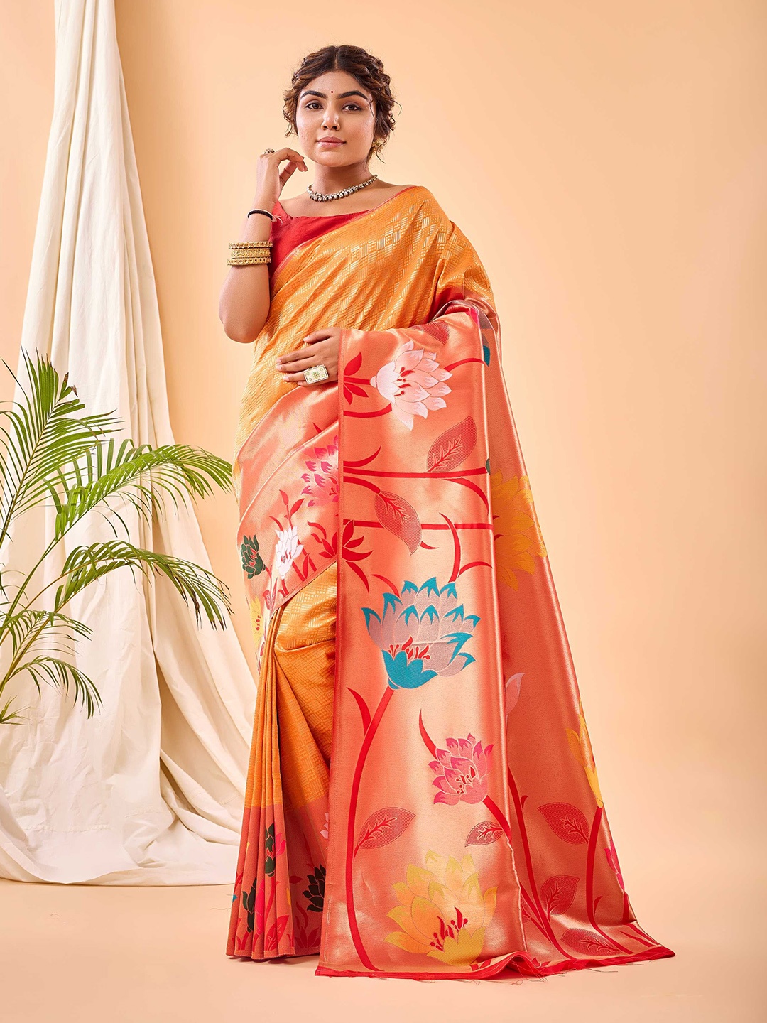

Panzora Floral Zari Paithani Saree, Orange