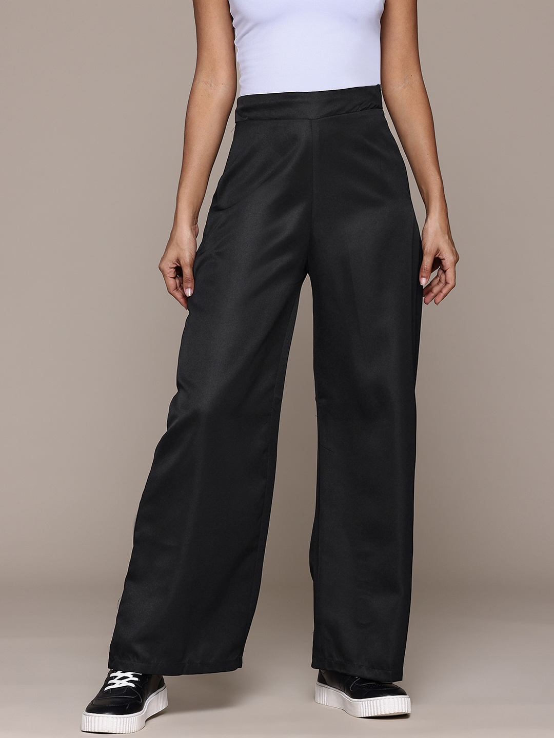 

Roadster Women Classic High-Rise Parallel Trousers, Black