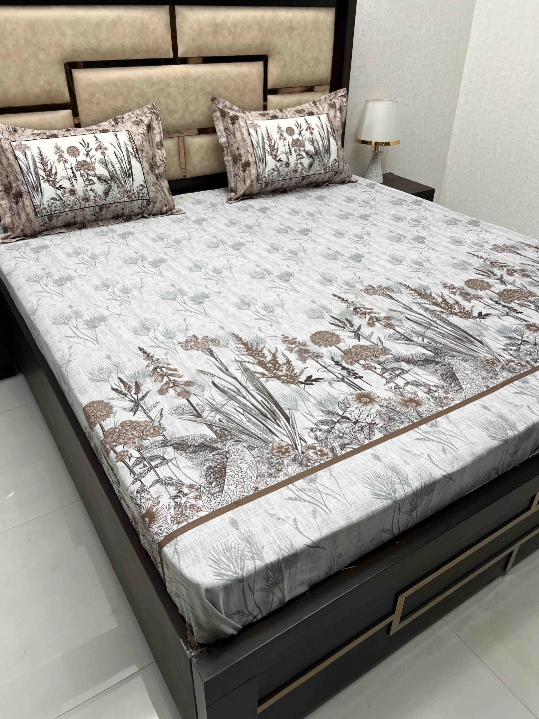 

Pure Decor Grey & Brown Floral Pure Cotton 500 TC King Bedsheet with 2 Pillow Covers