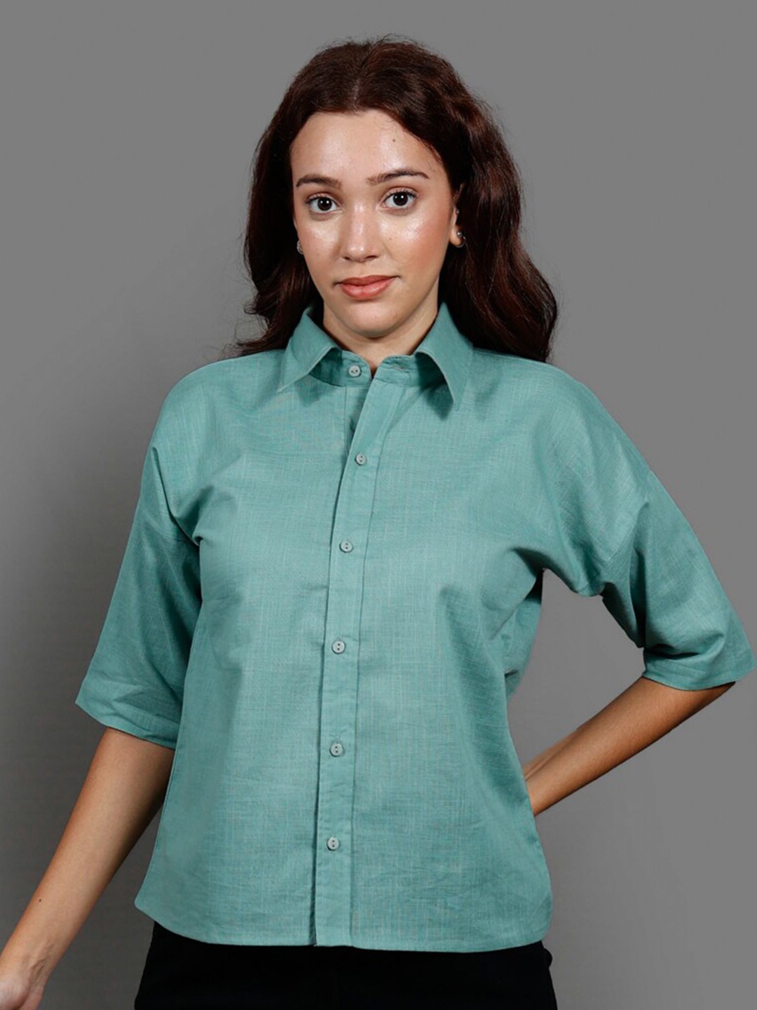 

The Roadster Lifestyle Co. Green Spread Collar Drop-Shoulder Sleeves Cotton Shirt