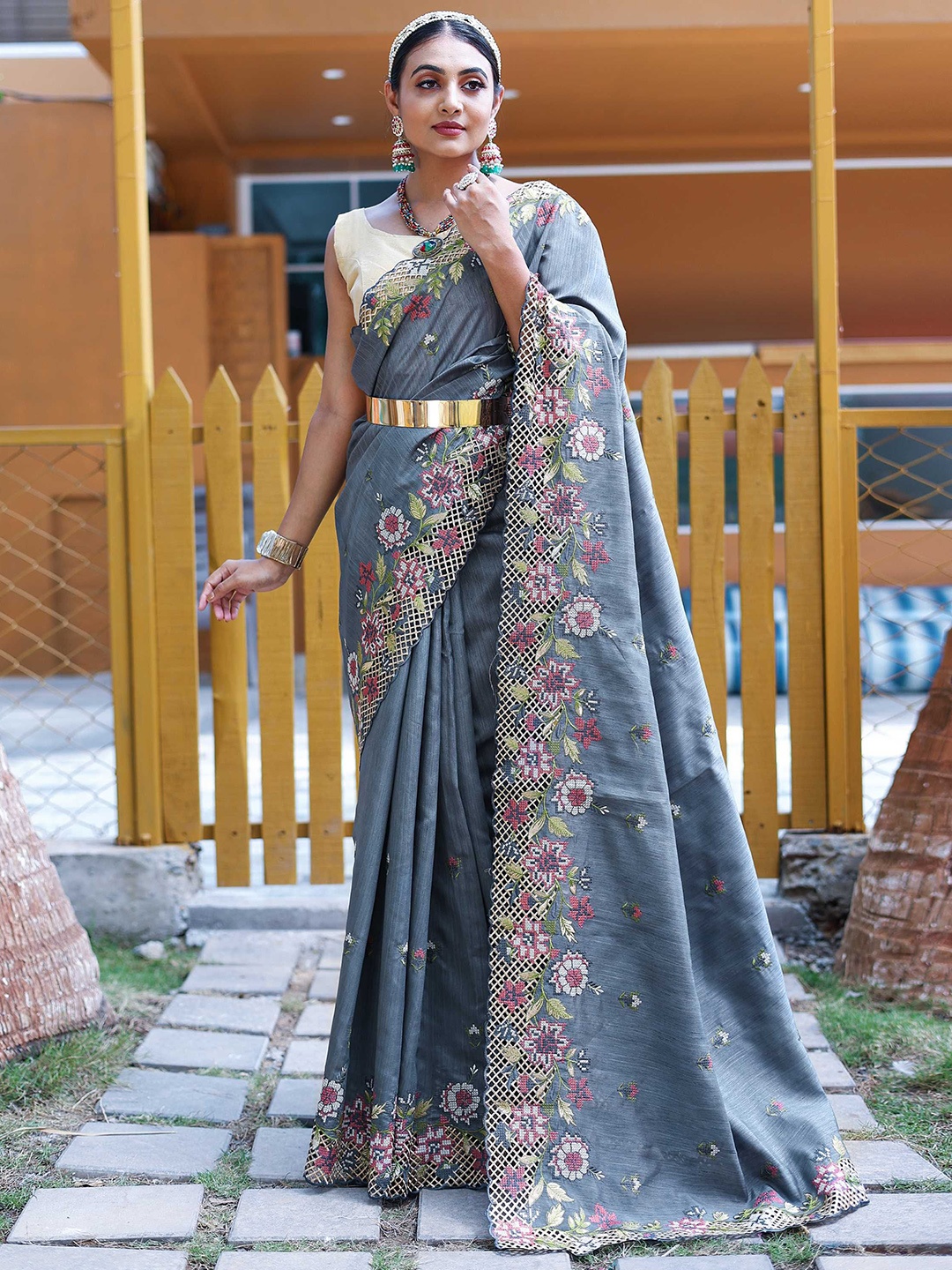

Panzora Floral Embroidered Saree, Grey