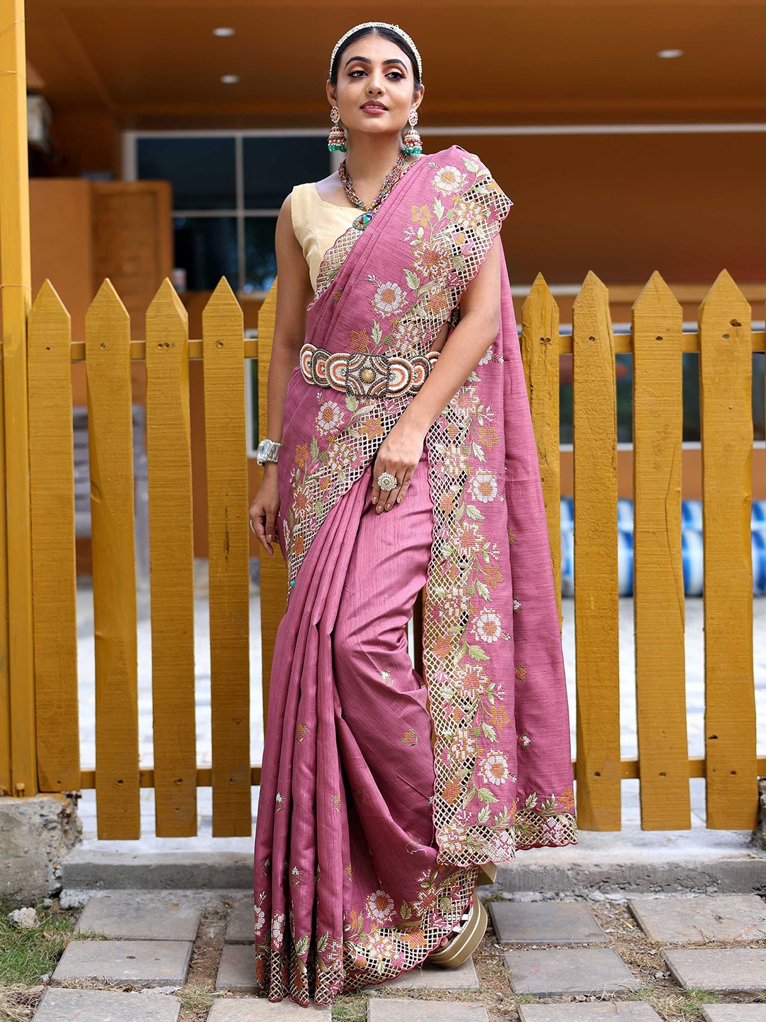 

Panzora Floral Embroidered Saree, Pink