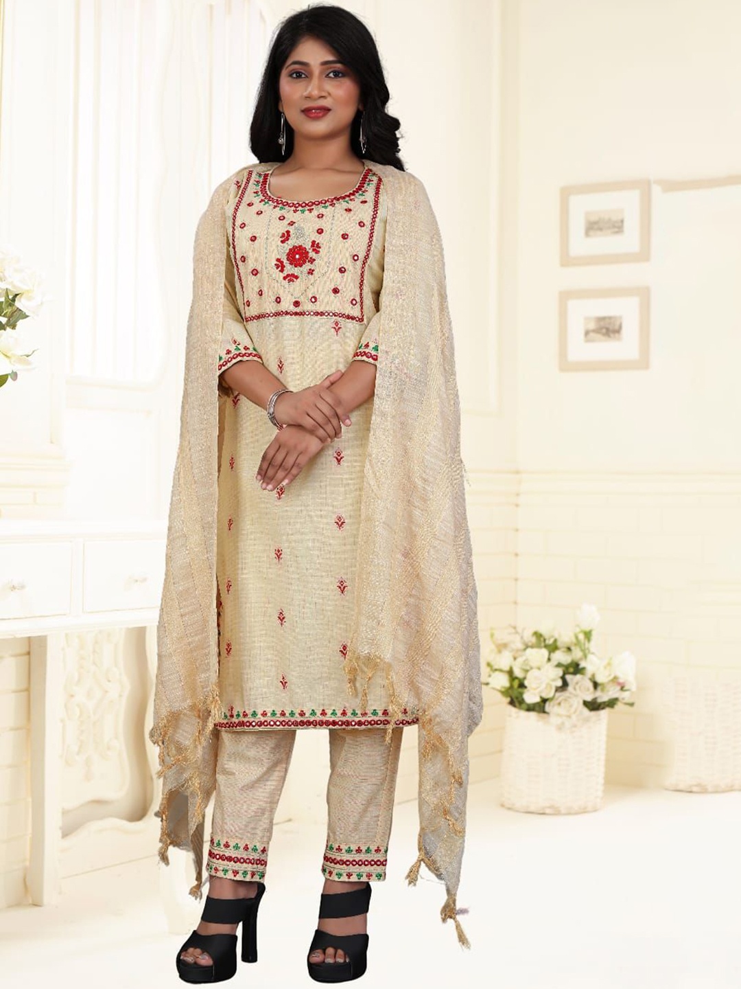 

BAESD Women Ethnic Motifs Embroidered Regular Mirror Work Kurti with Pyjamas & With Dupatta, Cream