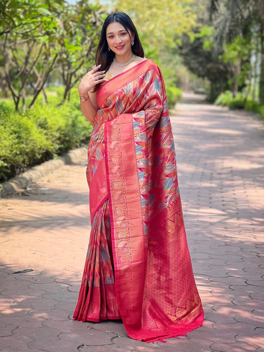 

Panzora Paisley Zari Banarasi Saree, Pink