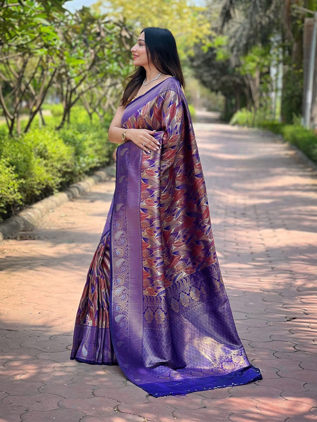 

Panzora Woven Design Zari Banarasi Saree, Blue