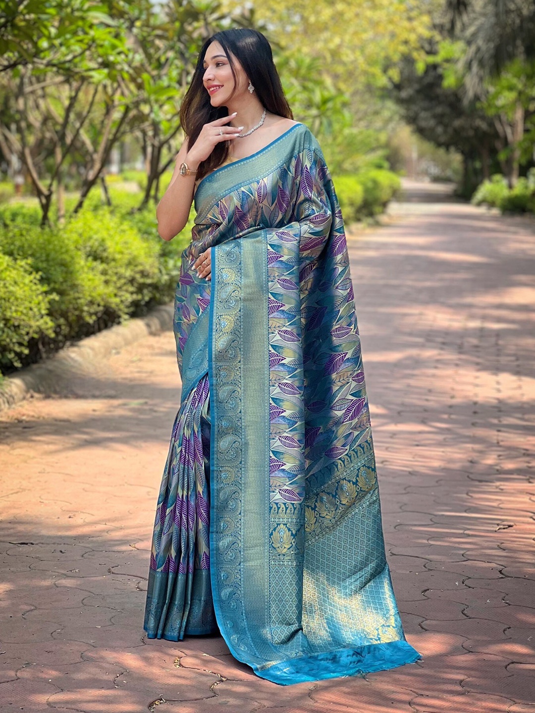 

Panzora Woven Design Zari Banarasi Saree, Blue
