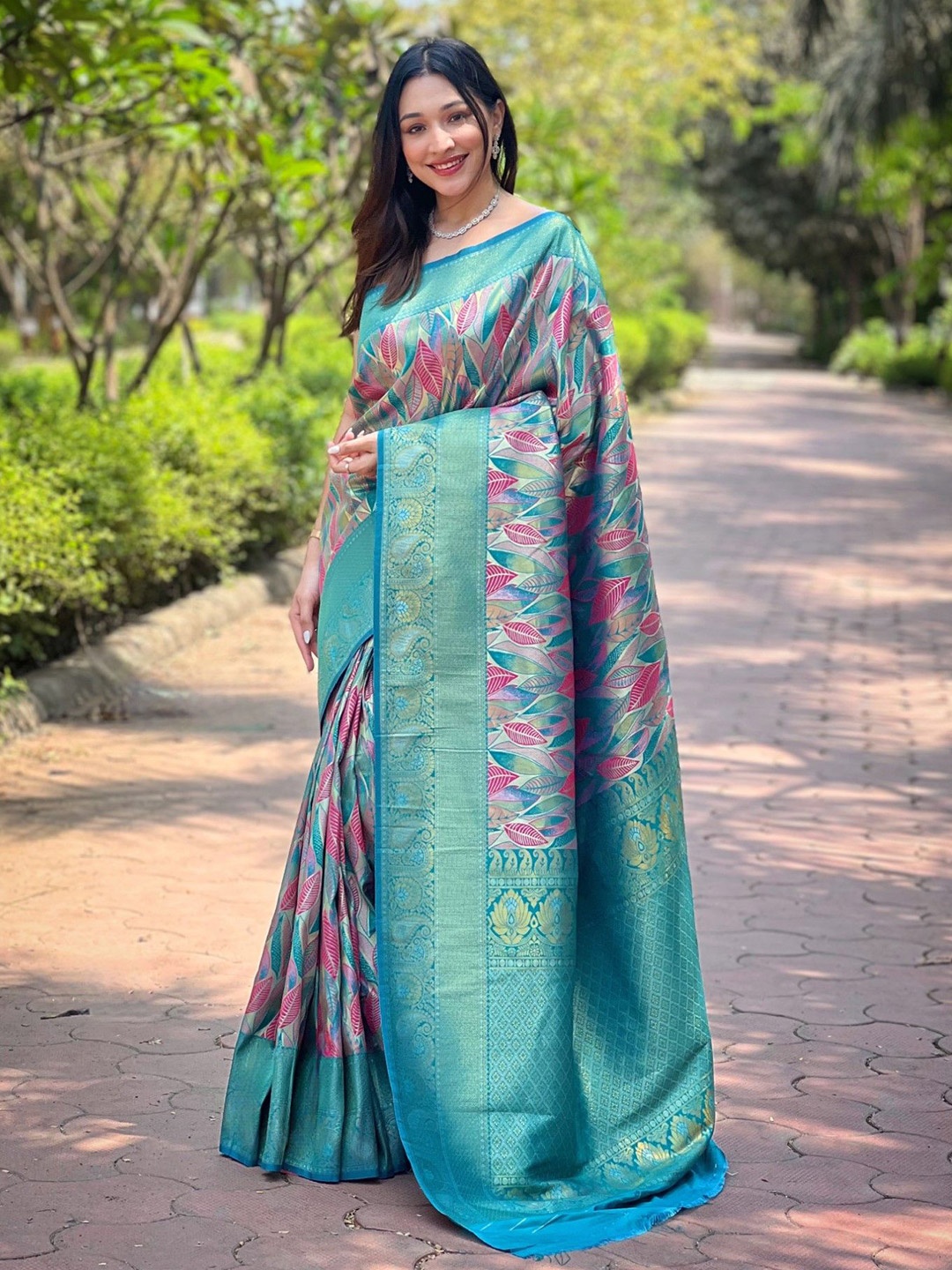 

Panzora Ethnic Motifs Zari Saree, Teal