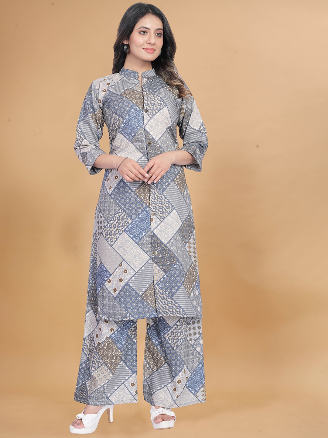 

ISHA TRADE Printed Mandarin Collar Kurta With Flared Palazzos Co-Ords, Grey