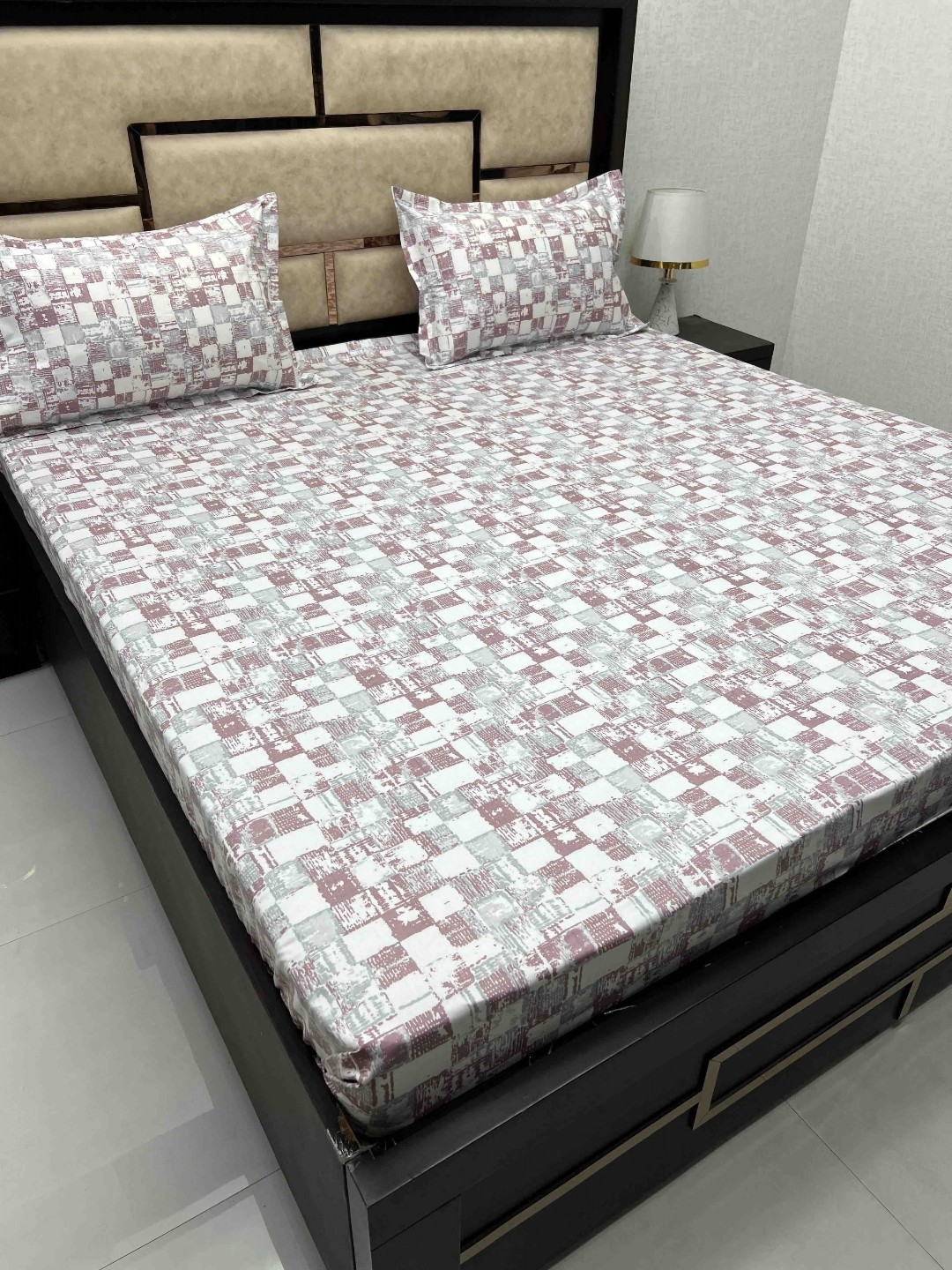 

Pure Decor Maroon & White Abstract Pure Cotton 400 TC Queen Bedsheet with 2 Pillow Covers