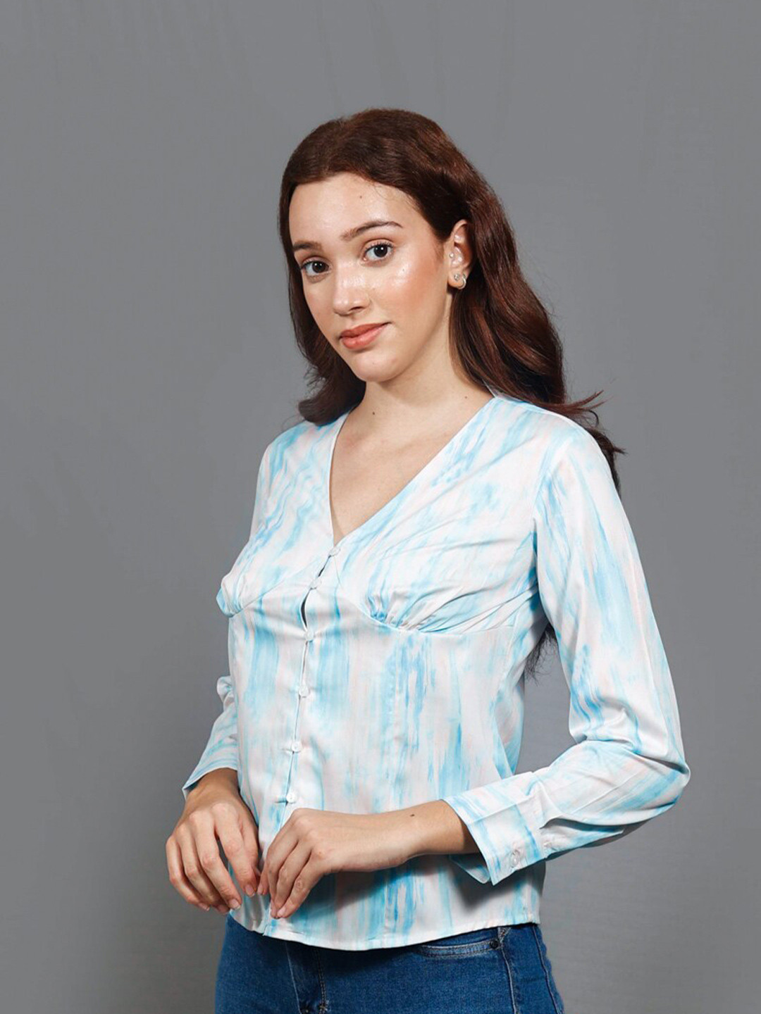 

The Roadster Lifestyle Co. White & Blue Tie and Dye Printed Shirt Style Top